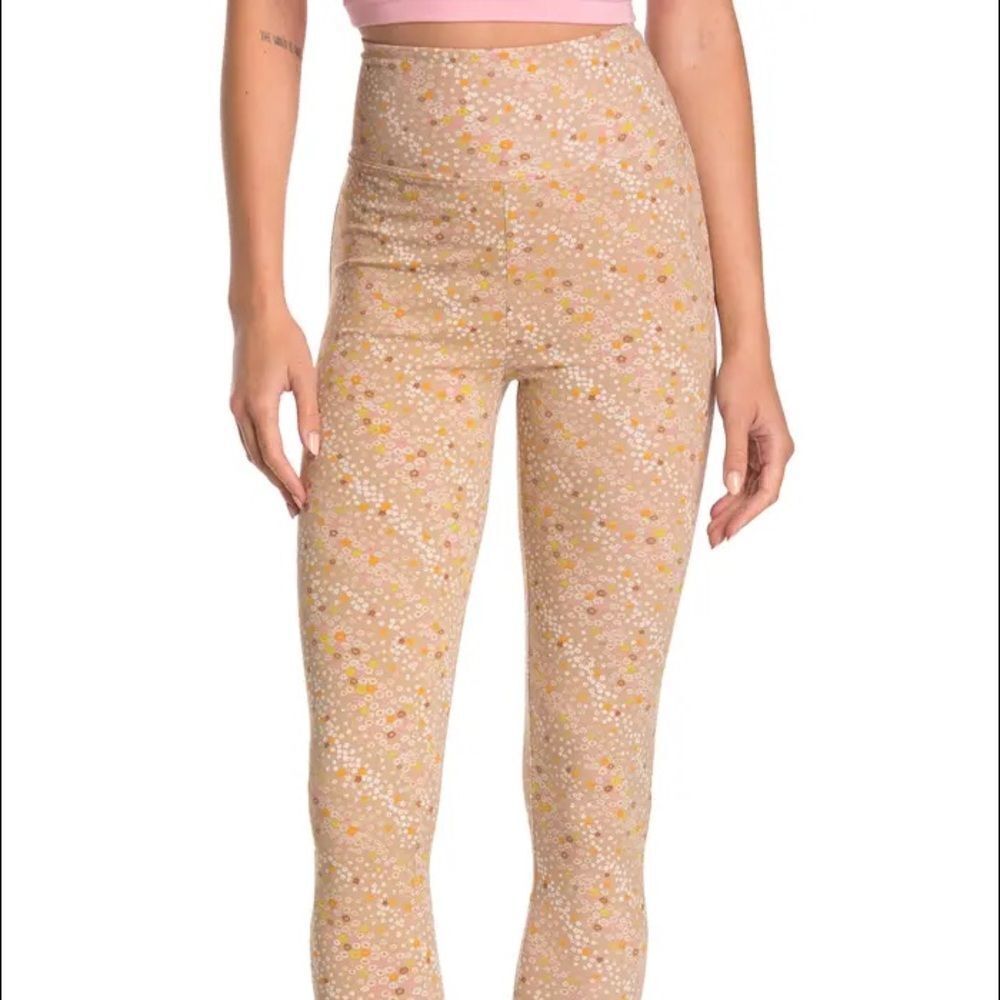 Small beige floral leggings skinny fit stretchy work out pants